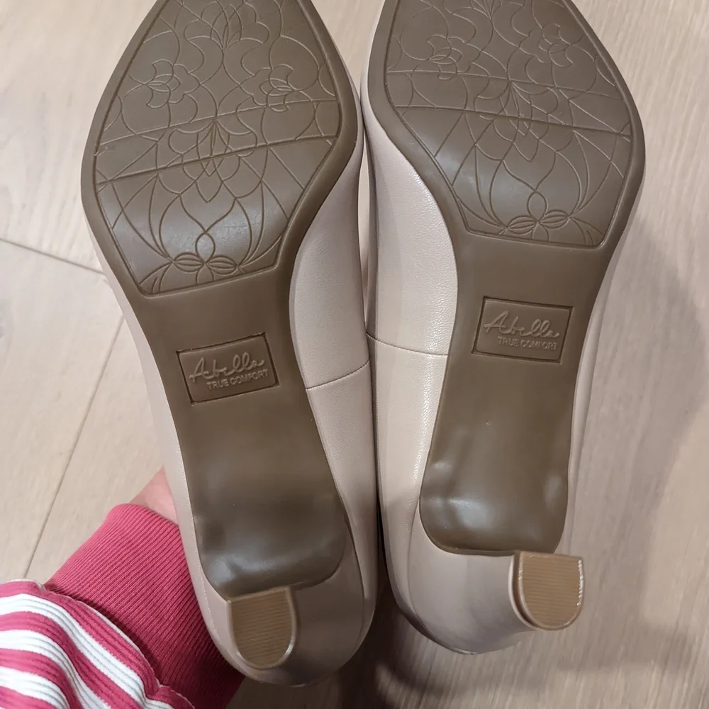 Abella Tan Heels - Picture 4 of 10